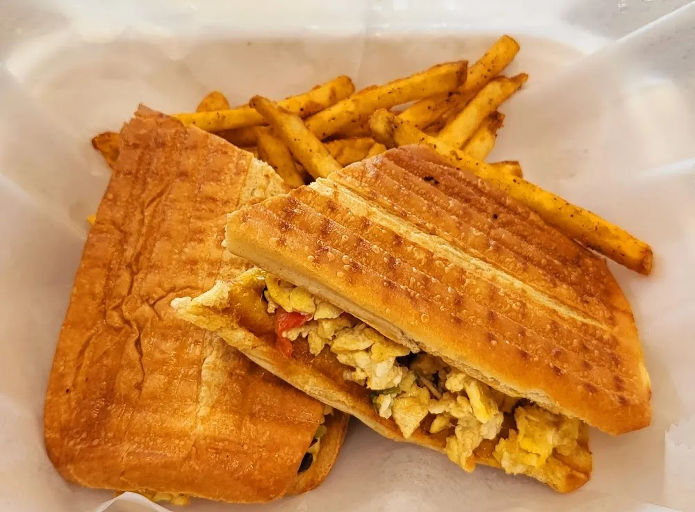 Veggies Con Queso Sandwich